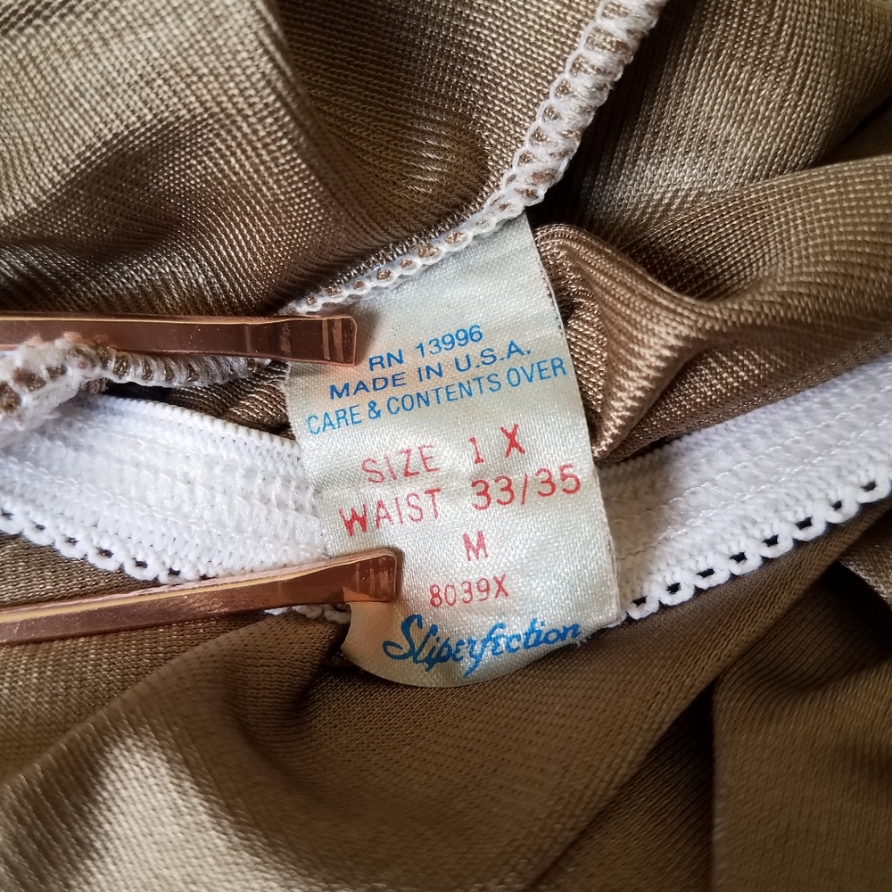 🔴SOLD🔴 Vintage hand dyed half slip - Picture 3 of 5